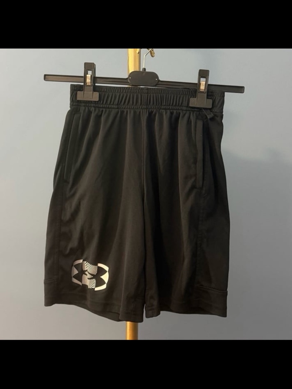 ⚡️⭐️Under Armour Boys Shorts - Size: Youth Medium